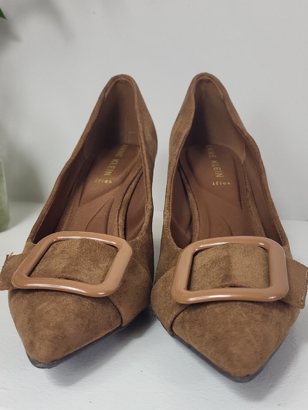 Anne Klein Bentley Tan Brown Suede Pointed Toe Buckle Pumps. Size 6 - Picture 2 of 11